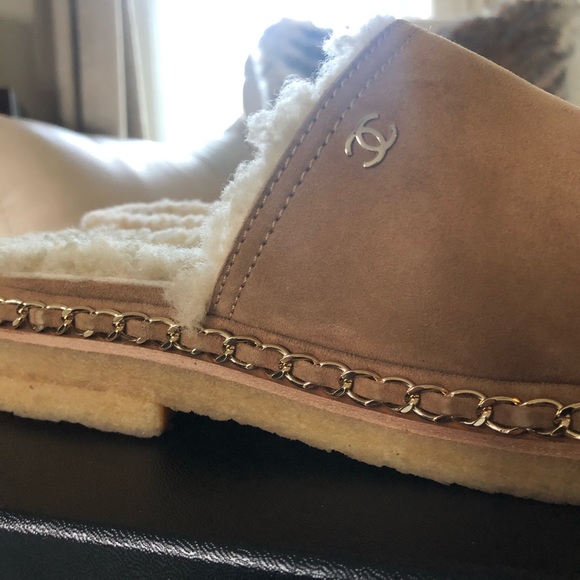 ❌SOLD❌NIB Chanel Suede & Shearling Slide - Picture 4 of 8